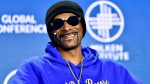 Snoop Dogg cantar&aacute; en el medio tiempo de juego navide&ntilde;o de la NFL; hora y d&oacute;nde verlo