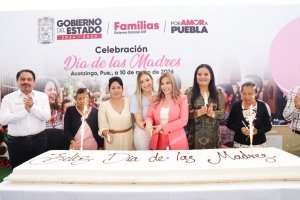 Con amor y cari&ntilde;o SEDIF consiente a 2 mil madres en Acatzingo