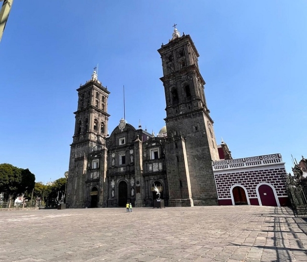Barbosa apoya exonerar a la Arquidiócesis de Puebla del pago predial