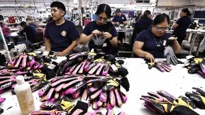 Del barrio de El Coecillo al Mundial 2026: Rinat, la marca mexicana que H&eacute;ctor Castro cre&oacute; gracias a Adri&aacute;n Ch&aacute;vez