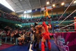Con funci&oacute;n de lucha libre, Pepe Chedraui celebra el D&iacute;a de la Ni&ntilde;ez