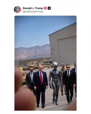 Trump expone fotograf&iacute;a junto a extraterrestre en base militar de Estados Unidos