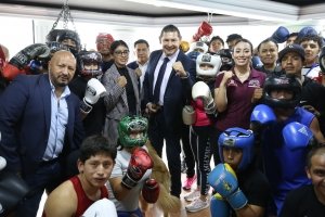 Gobernador Armenta dará incentivos extra a los atletas de box y ajedrez