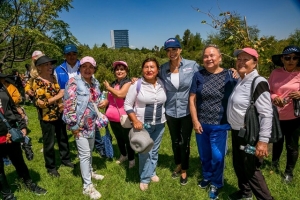 Personas adultas mayores del SMDIF de Puebla, BUAP e INAPAM recorren jardín botánico