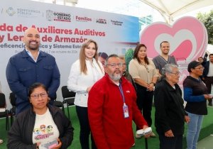 Beneficencia p&uacute;blica y Ceci Arellano acercan apoyos auditivos y visuales a familias poblanas