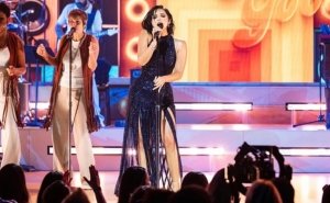 De ranchera a rockera: &Aacute;ngela Aguilar impacta en Grammys Celebration con look sensual y canci&oacute;n en ingl&eacute;s
