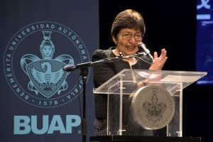 Reconoce Lilia Cedillo a 802 egresados de la Preparatoria 2 de Octubre de 1968