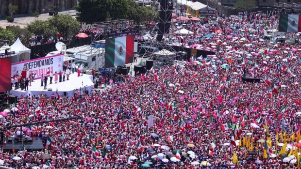 Marea Rosa en el Zócalo: “Defendamos la República”, piden