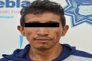 Por robo a gasolinera un sujeto es detenido por la policía municipal de Puebla
