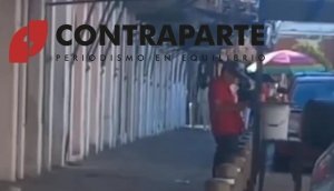 Captan a vendedor de gelatinas del Centro Hist&oacute;rico escupiendo en su producto