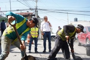 Supervisa Pepe Chedraui campa&ntilde;a &ldquo;BacheAndo Puebla&rdquo; en Xochimehuacan