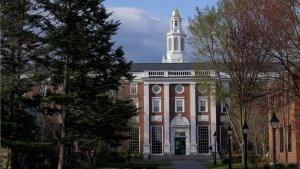 EE. UU. dice que empezará a revocar visas a estudiantes chinos