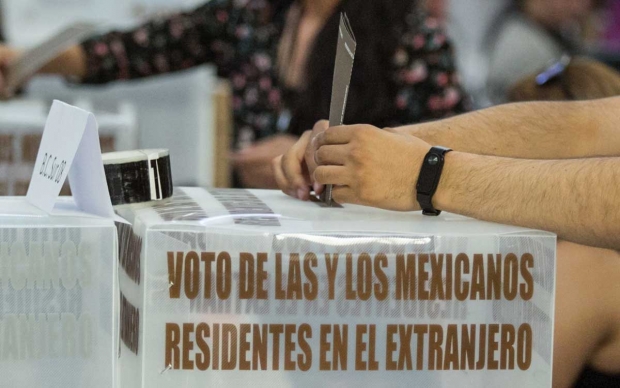 Mexicanos en EU votan para las presidenciales de México pese al 'olvido' de los candidatos