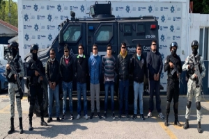 Policía Municipal de Puebla detiene a ocho sujetos por robo a un domicilio en Santa María Xonacatepec