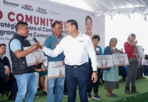 Seguridad para familias, con insumos para el campo y obra comunitaria en Tecamachalco