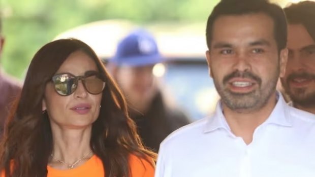 Jorge Álvarez Máynez salvó a Laura Ballesteros Mancilla durante ventarrón en San Pedro Garza García: “Me jaló para saltar juntos”