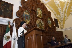 Reconoce Lilia Cedillo a primera generaci&oacute;n de egresados de la FACUFI