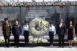 Entrega gobierno de Puebla equipo a polic&iacute;as estatales