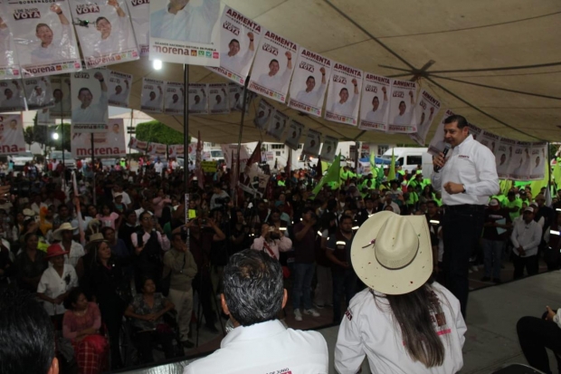 Alejandro Armenta asegura bienestar y desarrollo para los habitantes de Cuapiaxtla