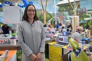 Estudiante de la BUAP investiga uso de l&aacute;ser para fortalecer dientes de leche