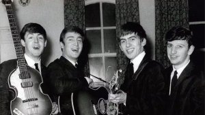 ¡Feliz Día Internacional de The Beatles! Significado de Love Me Do, la primera canción que grabaron con letra en español y video en YouTube