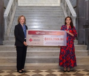 Entregan Pepe Chedraui y MariElise Budib donativo a Cruz Roja por colecta anual