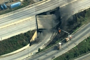 Tras incendio de camión se derrumba tramo de autopista en Filadelfia