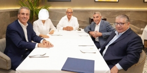 Pepe Chedraui se reúne con ex gobernadores para escuchar sus experiencias