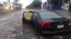 Severas inundaciones en la capital poblana por fuerte lluvia