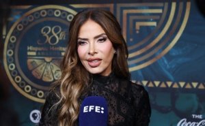 Gloria Trevi recibe premio Herencia Hispana con un &quot;nuevo rostro&quot; que desata críticas
