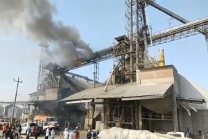 Se registra incendio en procesadora de harinas en Puebla capital