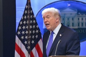 Trump aumentar&aacute; aranceles globales de 10% anunciado ayer a 15%