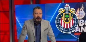 Álvaro Morales llama &quot;perdedores y mediocres solapadores&quot; a aficionados de Chivas; lo amenazan en redes sociales