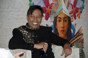 &Aacute;ngeles Mastretta y el traductor Anisuz Zaman presentan obras en la FENALI 39