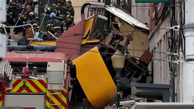 Portugal: descarrila funicular turístico; hay 15 muertos y 20 heridos