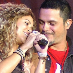 Alex Sanz le dice Te Amo a Shakira y Carlos Vives lo celebra