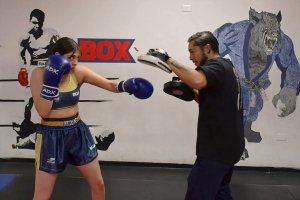 Da atleta de kickboxing oro para la BUAP en Nacional