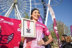 Presenta Gobierno de Pepe Chedraui medalla y playera de la 2&ordf; edici&oacute;n de la &ldquo;Carrera Mujeres Imparables&rdquo;