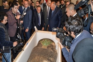 Regresan a Egipto sarcófago de hace 2 mil 700 años