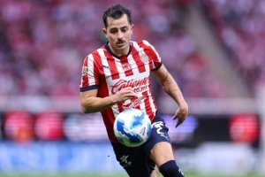 Alan Mozo, con un pie fuera de Chivas: Su reemplazo llegar&iacute;a desde Pumas