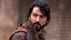 &iexcl;Un violento recuerdo! Diego Luna recuerda el d&iacute;a que una reta de futbol callejera termin&oacute; en una amenaza con arma: &ldquo;Se me esfum&oacute; la libertad&rdquo;