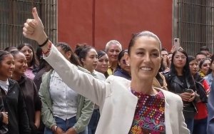 &#039;¡Que viva la democracia!&#039;: Sheinbaum vota en la primera elección judicial