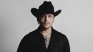 Christian Nodal ahora es acusado de falsificar una firma en contrato con Universal Music