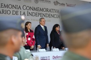 Asiste Pepe Chedraui al Desfile Cívico -Militar por el 215 Aniversario de la Independencia