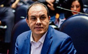 Cachan a Cuauhtémoc Blanco jugando pádel... en plena sesión de diputados; pide que le pongan asistencia
