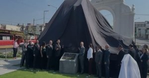 Alejandro Armenta devela la nueva escultura de Ignacio Zaragoza