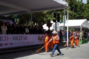 Reconoce Pepe Chedraui trabajo de personal de limpia tras fiestas patrias