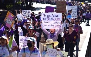 &iexcl;Justicia, igualdad y respeto! La exigencia de miles de poblanas en la marcha del 8M
