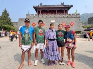 Atletas ind&iacute;genas mexicanos triunfan en el 23 Marat&oacute;n de la Gran Muralla China