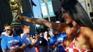 La guapa aficionada volvi&oacute; a un Mundial; Ivana Knoll caus&oacute; sensaci&oacute;n